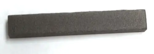 Der Dichtungsblock von Daikin ist ein rechteckiges, graues Stück Material mit einer rauen Oberfläche, geeignet für spezifische Anwendungen in Klimaanlagen.